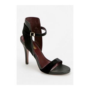 Signature Report heels